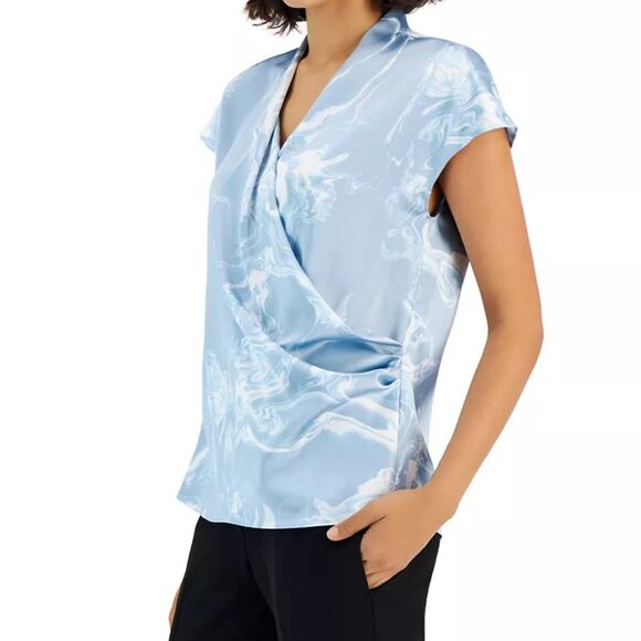 NWOT ALFANI Women's Printed Satin Short-Sleeve Surplice Top Sz 6-8 Pit to pit 20 - Picture 3 of 8